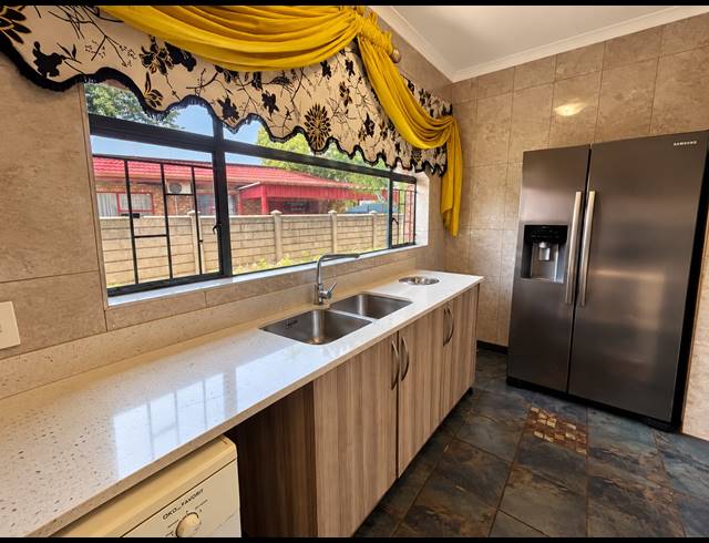 3 BEDROOM HOUSE FOR SALE IN GOLF PARK